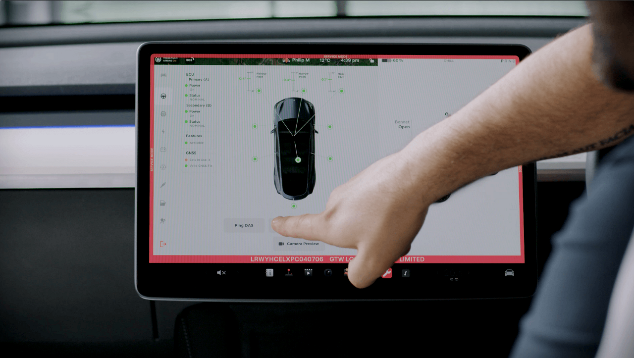 So überprüfen Sie den Kameraabstand auf einem TESLA