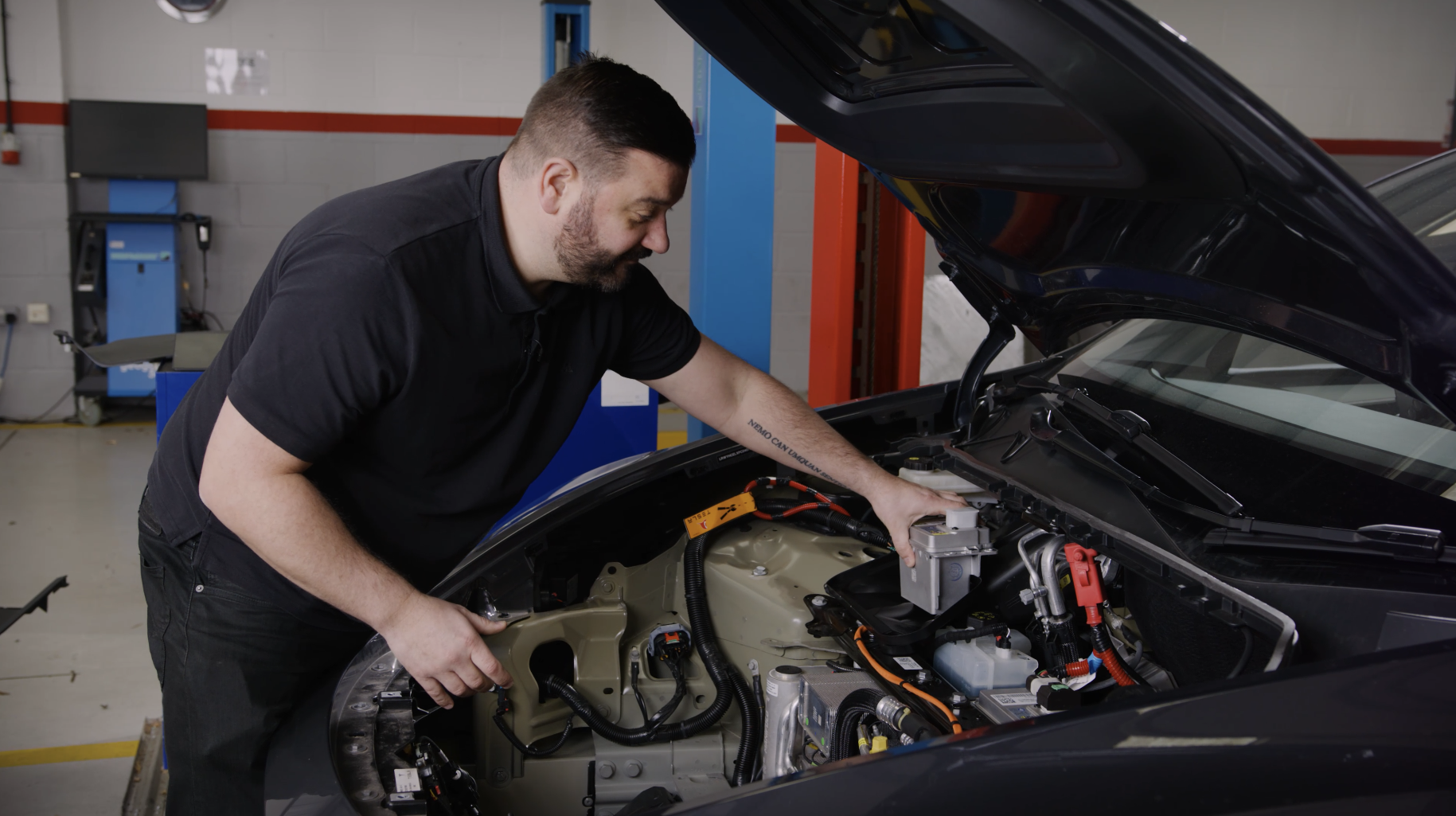 Sostituisci la batteria da 16 V su Tesla