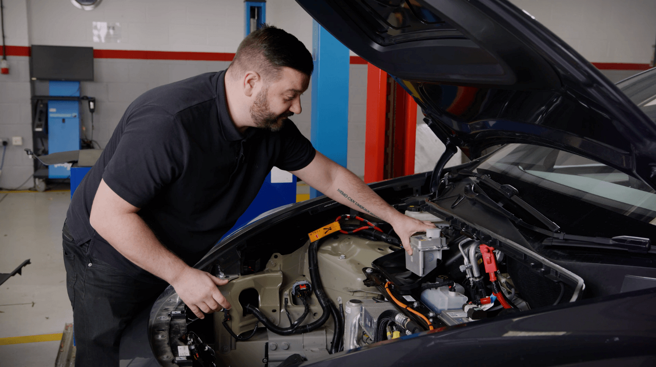 Sostituisci la batteria da 16 V su Tesla